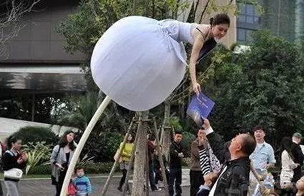 餐廳派傳單的N種姿勢(shì) 這樣發(fā)能省掉20萬(wàn)的廣告費(fèi)! 餐廳派傳單的N種姿勢(shì) 這樣發(fā)能省掉20萬(wàn)的廣告費(fèi)!