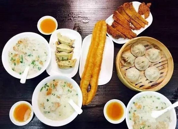 把豆?jié){油條做成夜宵，外賣(mài)月銷(xiāo)破百萬(wàn)，他已經(jīng)做了7年的網(wǎng)紅